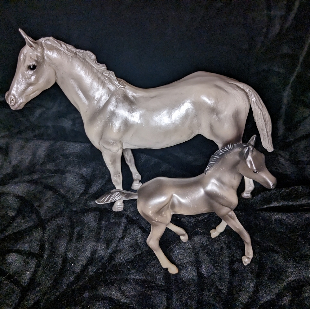 Breyer Classics - Grey Thoroughbred + foal